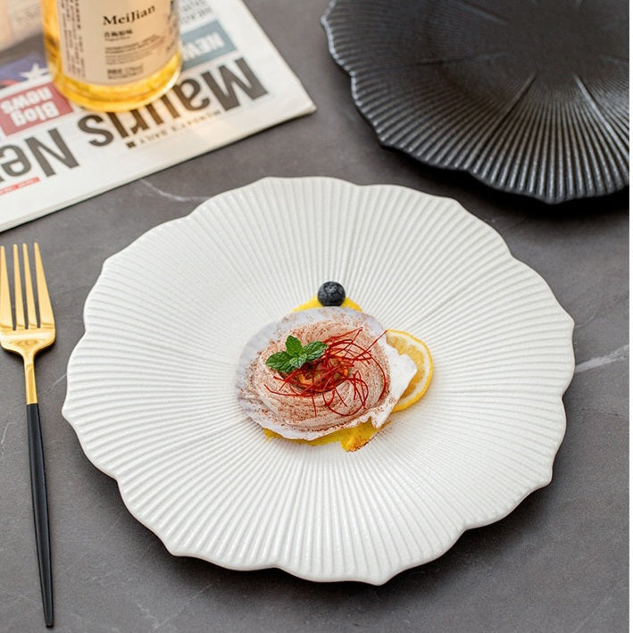 Inspired by nature’s floral beauty, this artisanal plate features a flower-shaped design with fine radial grooves and soft scalloped edges, providing an elevated visual appeal that enhances any culinary creation.